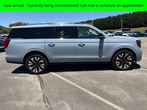 Used 2025 Ford Expedition Max Platinum w/ Driver's Package AWD/4WD image 2