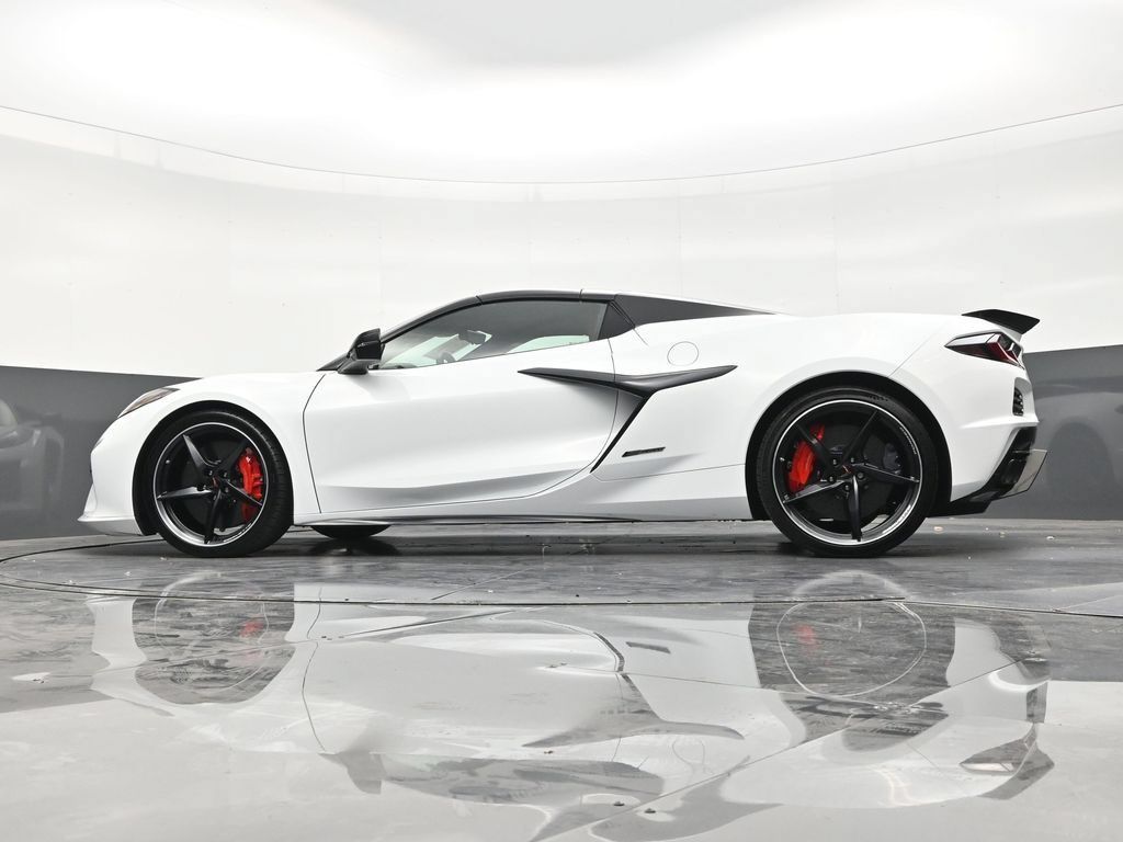 Used 2025 Chevrolet Corvette E-Ray AWD/4WD image 21