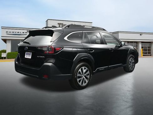 Used 2023 Subaru Outback Premium AWD/4WD image 5