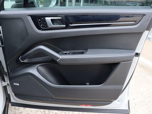 Used 2021 Porsche Cayenne Coupe image 52