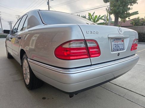 Used 1998 Mercedes-Benz E 320 Sedan image 34
