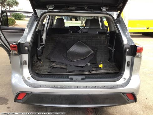 Used 2022 Toyota Highlander Limited FWD image 18
