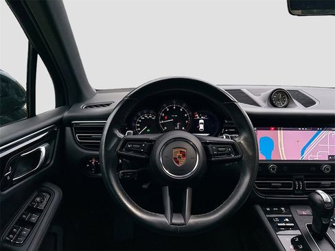 Used 2022 Porsche Macan image 25