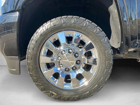 Used 2018 GMC Sierra 2500 Denali w/ Duramax Plus Package AWD/4WD image 9