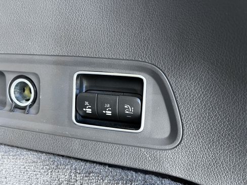 Used 2020 Mercedes-Benz GLS 450 4MATIC image 32
