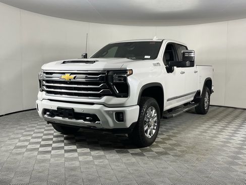 Used 2024 Chevrolet Silverado 2500 High Country w/ High Country Premium Package image 3