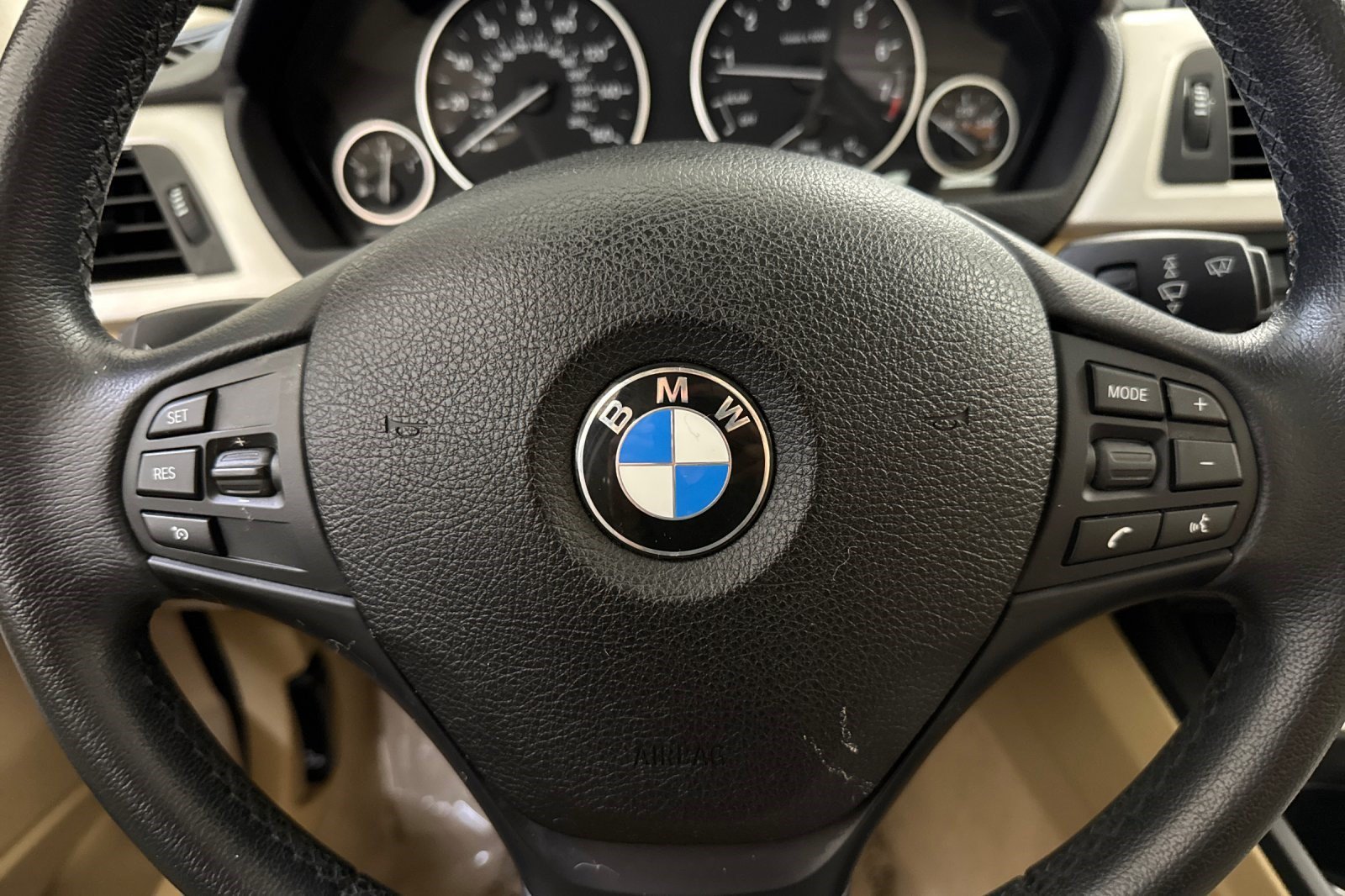 Used 2013 BMW 320i Sedan RWD image 11