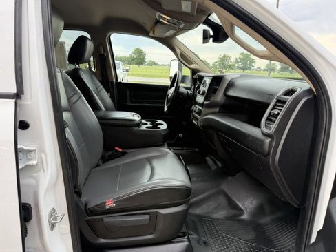 Used 2020 RAM 5500 Tradesman w/ Chrome Appearance Group AWD/4WD image 8