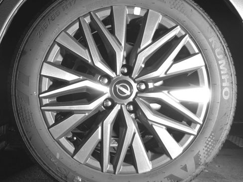 Used 2025 Nissan Altima 2.5 SV FWD image 17