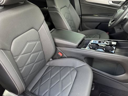 Used 2024 Volkswagen Atlas Cross Sport SE w/ Panoramic Sunroof Package FWD image 36