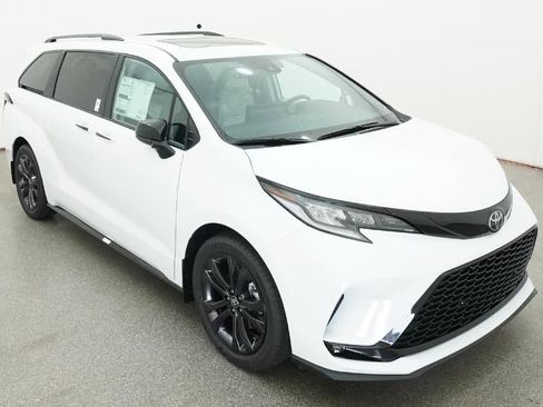 New 2026 Toyota Sienna XSE FWD image 13