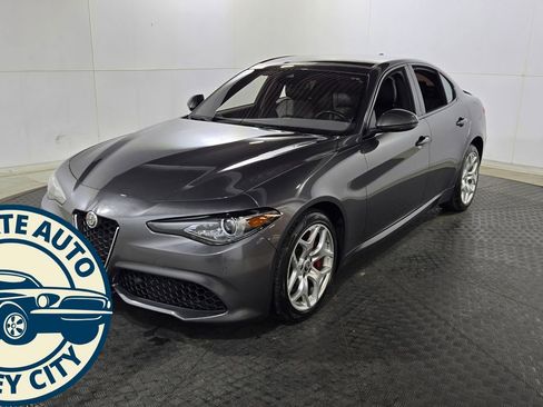 Used 2022 Alfa Romeo Giulia Ti image 3