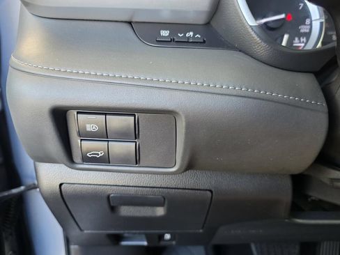 Used 2022 Toyota Highlander XLE FWD image 27