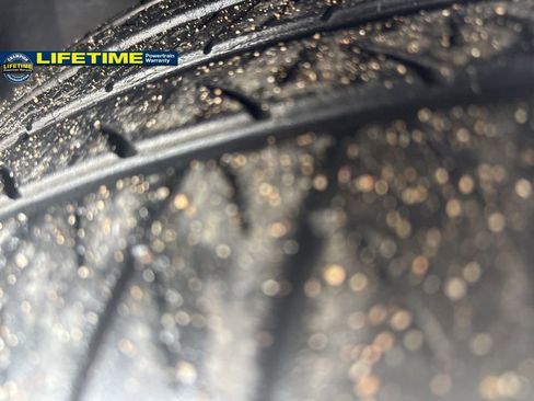 Used 2017 Cadillac XT5 Platinum w/ Driver Assist Package image 3