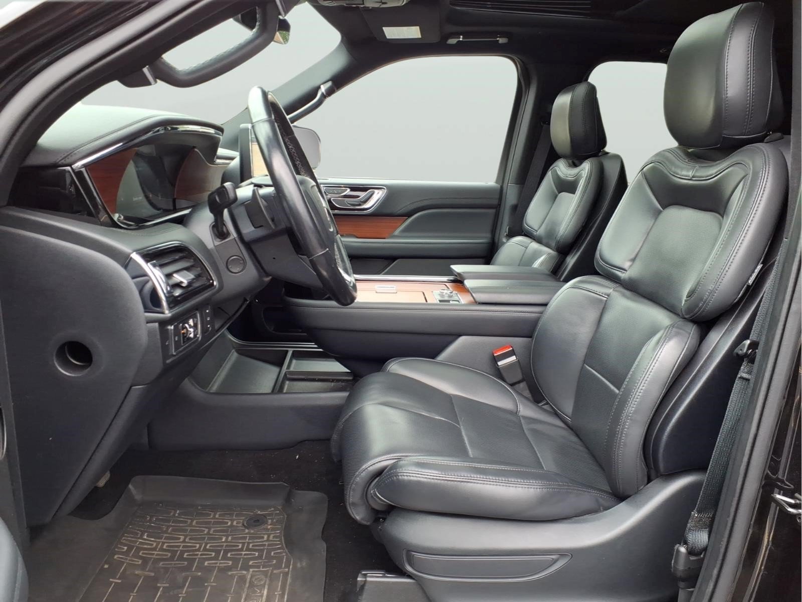 Used 2022 Lincoln Navigator 4WD image 16