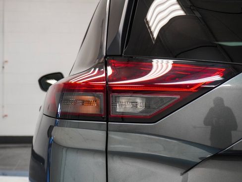 Used 2023 Nissan Rogue S image 36