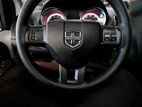 Used 2019 Dodge Grand Caravan SE w/ UConnect Hands-Free Group image 29