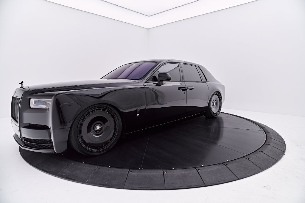 Used 2024 Rolls-Royce Phantom Sedan w/ The Phantom Package RWD image 10