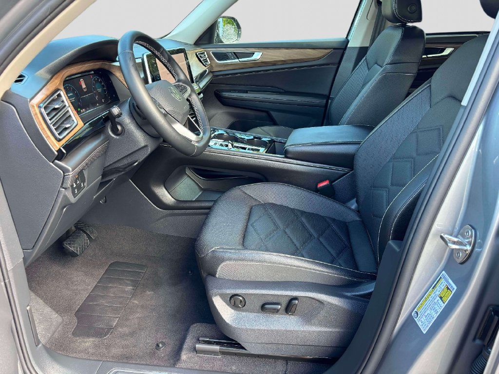 Used 2026 Volkswagen Atlas SE AWD/4WD image 11