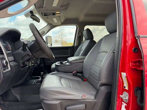 Used 2018 RAM 3500 Tradesman w/ Chrome Appearance Group image 10