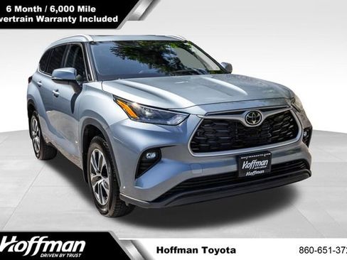Used 2023 Toyota Highlander XLE AWD/4WD image 1