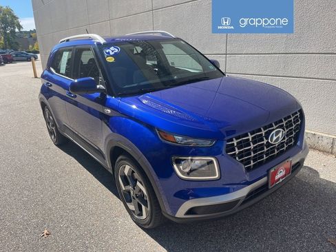 Used 2025 Hyundai Venue SEL image 1