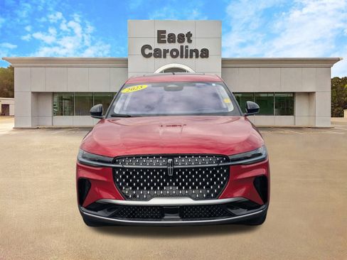 Used 2025 Lincoln Nautilus Premier w/ Equipment Group 102A image 8