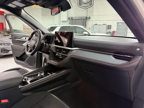 Used 2025 Ford Explorer ST AWD/4WD image 16