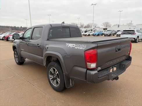 Used 2017 Toyota Tacoma TRD Sport w/ Tow Package (A/T) image 6