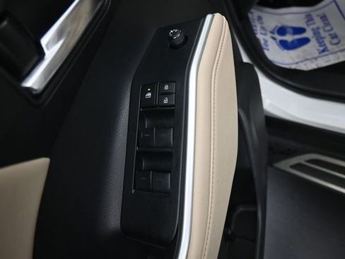 Used 2023 Toyota Highlander XLE FWD image 13