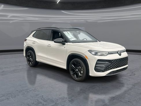 New 2026 Volkswagen Tiguan SE R-Line AWD/4WD image 2