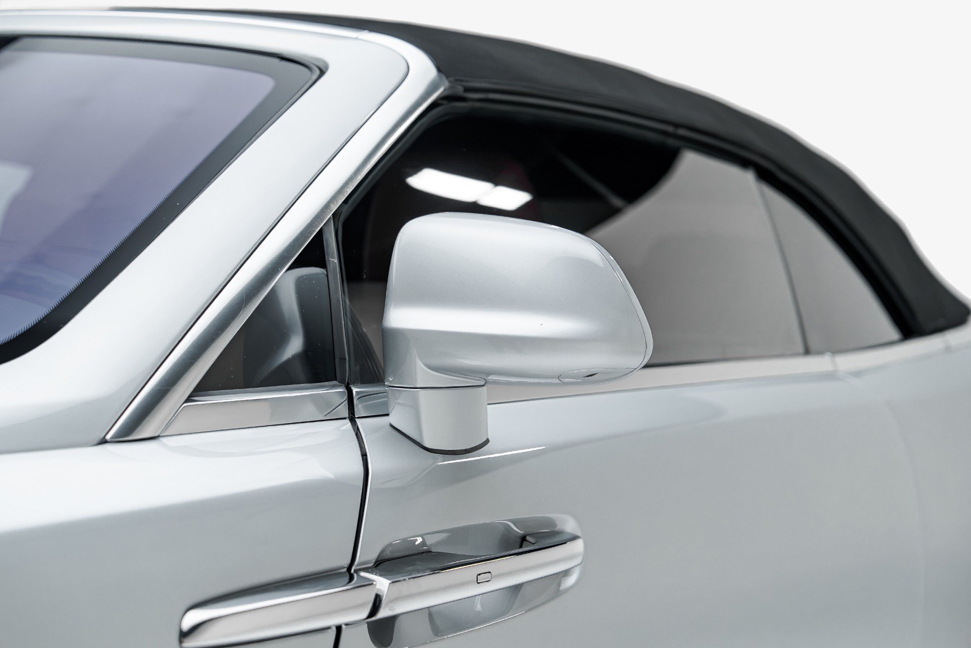 Used 2016 Rolls-Royce Dawn RWD image 33
