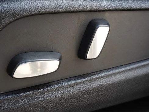 Used 2023 Cadillac XT6 Luxury image 16