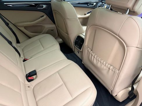 Used 2025 Porsche Macan image 31