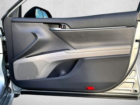 Used 2024 Toyota Camry SE image 19