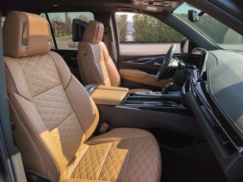 Certified 2024 Cadillac Escalade Premium Luxury w/ Performance Package image 28