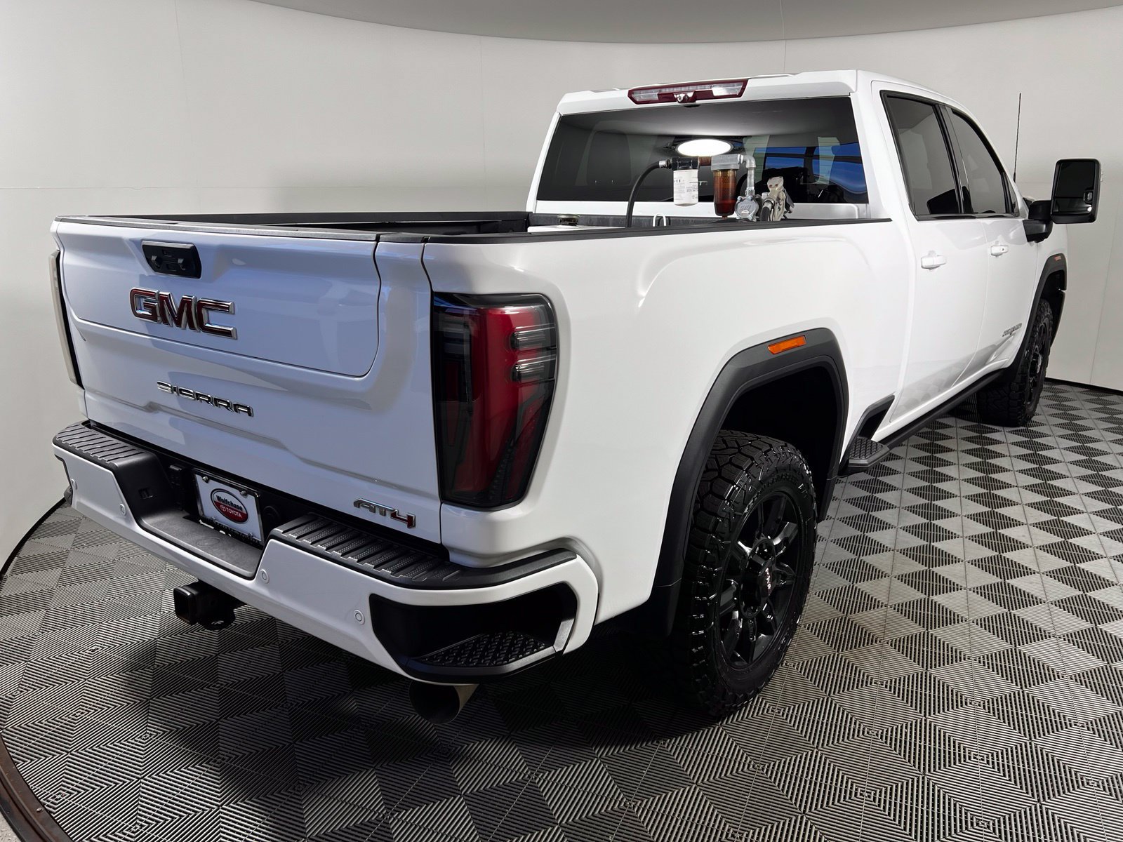 Used 2024 GMC Sierra 2500 AT4 w/ AT4 Premium Plus Package AWD/4WD image 5