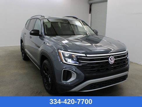 Certified 2024 Volkswagen Atlas Peak Edition SEL image 5