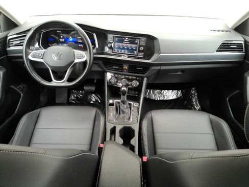 Used 2023 Volkswagen Jetta SE w/ Panoramic Sunroof Package image 3