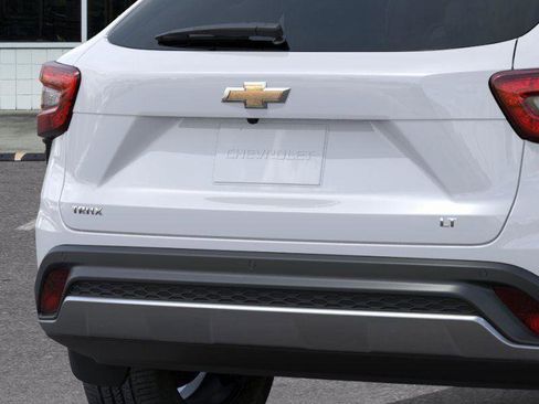 New 2026 Chevrolet Trax LT w/ Driver Confidence Package image 15