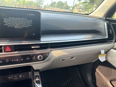 New 2025 Kia Sorento S image 11