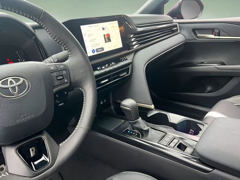 Used 2025 Toyota Camry SE image 14