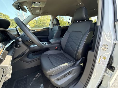 New 2026 Volkswagen Atlas SE image 13