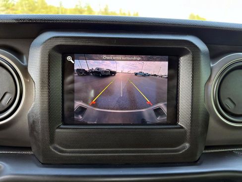 Certified 2022 Jeep Gladiator Sport image 24