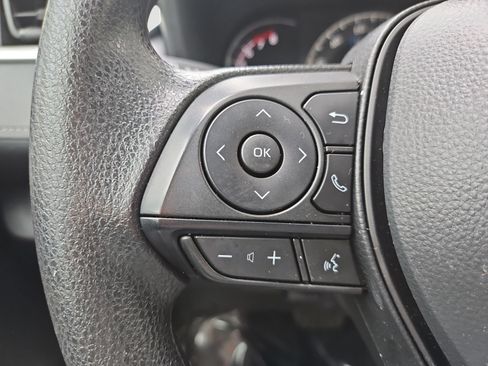 Used 2025 Toyota RAV4 LE FWD image 30