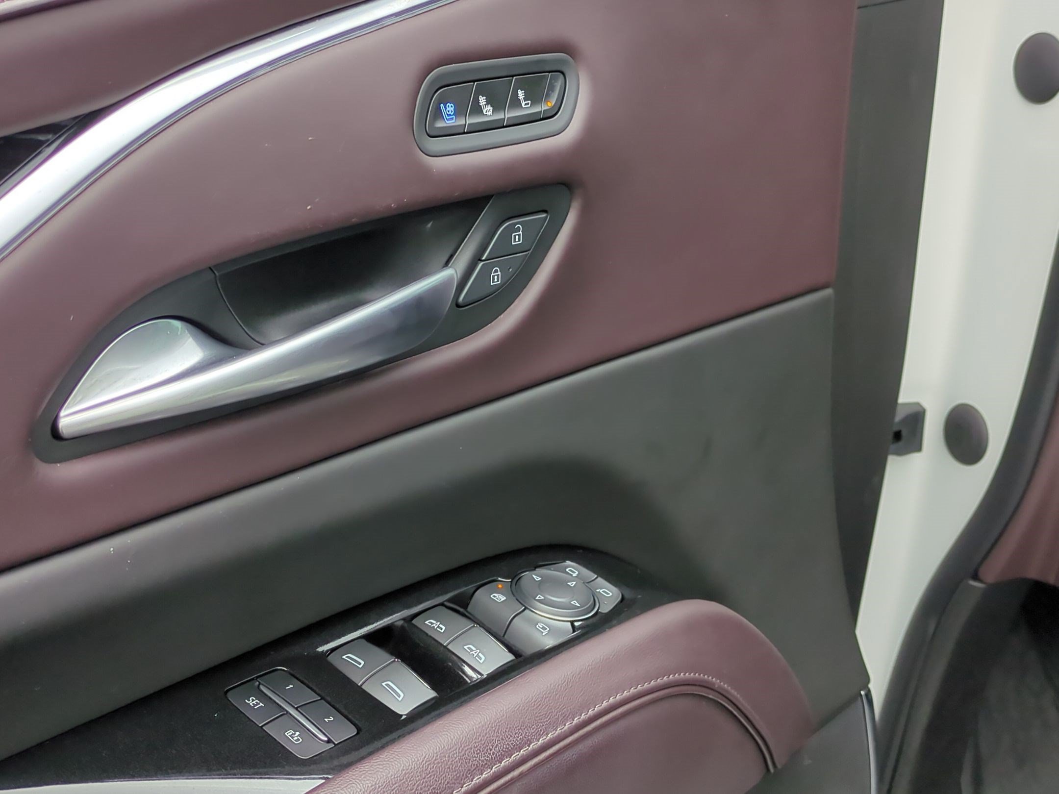 Used 2023 Cadillac Escalade V AWD/4WD image 15
