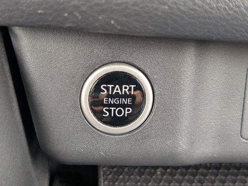 Used 2022 Nissan Rogue SV FWD image 19