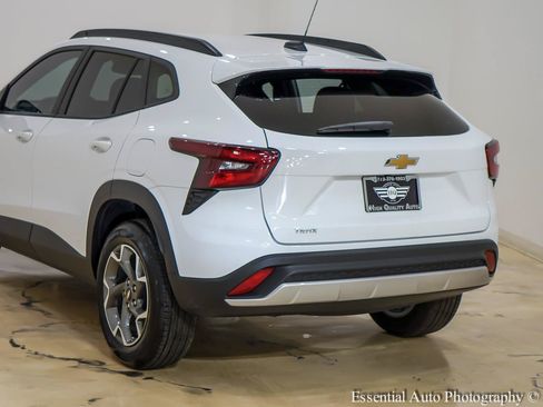 Used 2026 Chevrolet Trax LT w/ Driver Confidence Package FWD image 9