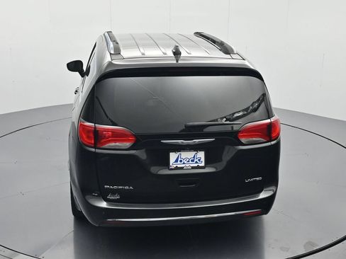 Used 2017 Chrysler Pacifica Limited w/ UConnect Theater Package FWD image 34