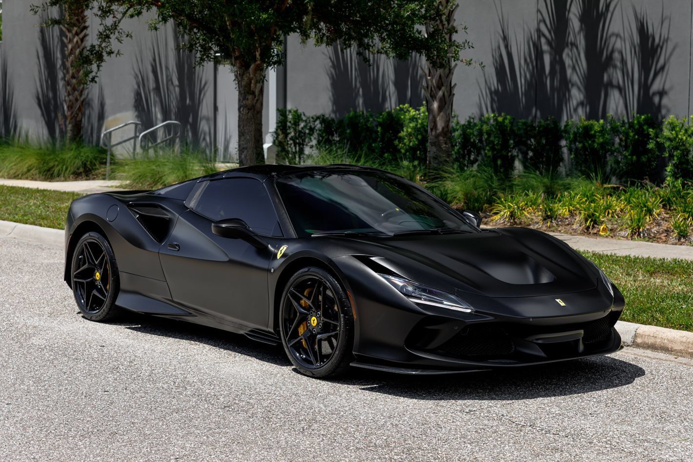 Used 2022 Ferrari F8 Tributo RWD image 3